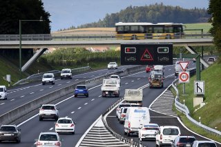 Les voitures électriques affichent une hausse de plus de 50% d'annonces supplémentaires, soit un total de 27'000. (KEYSTONE/Laurent Gillieron)